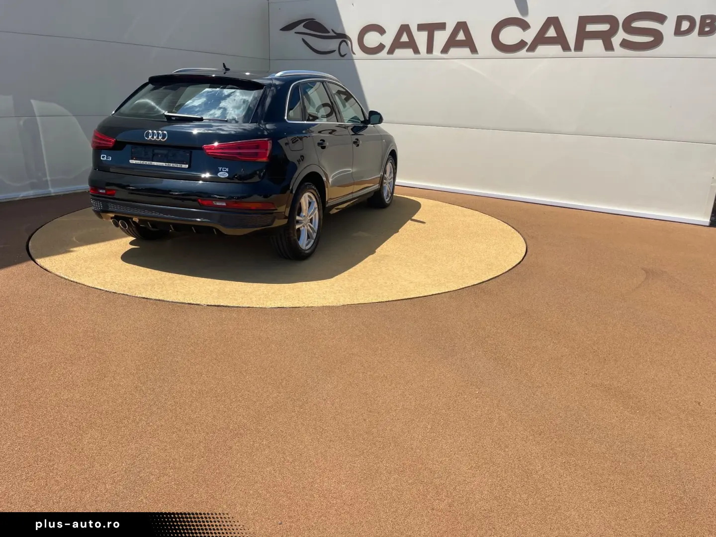 Audi Q3 2.0TDI  150CP  FULL LED  Navi  Piele  Keyless  Pilot