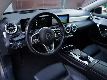 Mercedes-Benz Cla-180