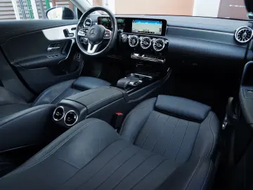 Mercedes-Benz Cla-180