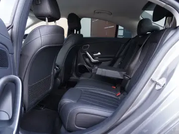 Mercedes-Benz Cla-180
