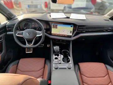 VW Touareg 3.0 TDI R-Line 4MOTION AHK NAVI LEDER