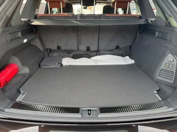 VW Touareg 3.0 TDI R-Line 4MOTION AHK NAVI LEDER