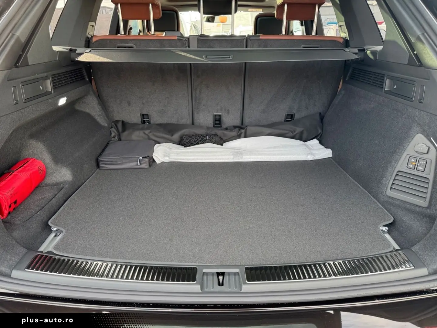 VW Touareg 3.0 TDI R-Line 4MOTION AHK NAVI LEDER