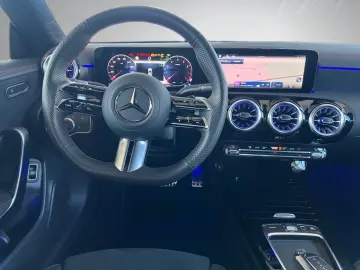 MERCEDES-BENZ CLA 180 AMG Ambiente CarPlay LED Kamera Winter