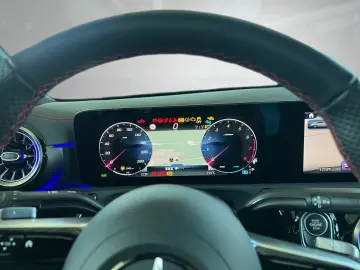 MERCEDES-BENZ CLA 180 AMG Ambiente CarPlay LED Kamera Winter