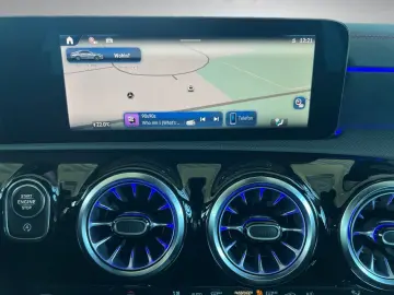 MERCEDES-BENZ CLA 180 AMG Ambiente CarPlay LED Kamera Winter