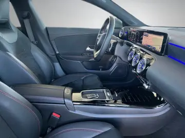 MERCEDES-BENZ CLA 180 AMG Ambiente CarPlay LED Kamera Winter