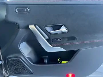 MERCEDES-BENZ CLA 180 AMG Ambiente CarPlay LED Kamera Winter