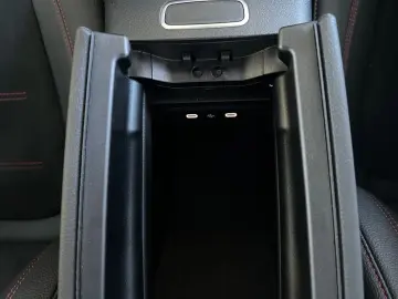 MERCEDES-BENZ CLA 180 AMG Ambiente CarPlay LED Kamera Winter