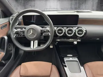 MERCEDES-BENZ CLA 200 AMG-Line  Pano  Ambiente  360