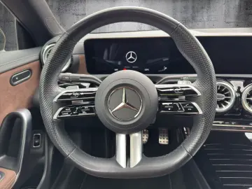 MERCEDES-BENZ CLA 200 AMG-Line  Pano  Ambiente  360