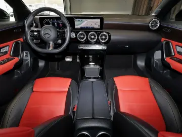 MERCEDES-BENZ CLA 180 Coupé Edition AMG BURMESTER 19  360