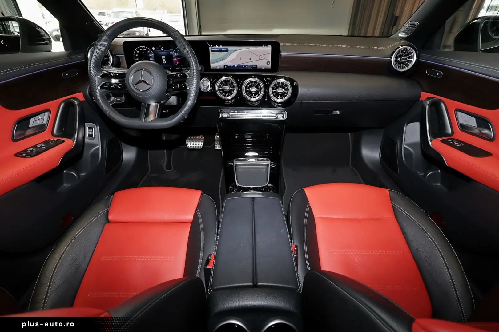 MERCEDES-BENZ CLA 180 Coupé Edition AMG BURMESTER 19  360