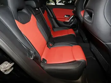MERCEDES-BENZ CLA 180 Coupé Edition AMG BURMESTER 19  360