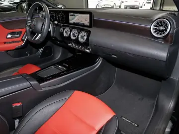 MERCEDES-BENZ CLA 180 Coupé Edition AMG BURMESTER 19  360