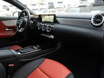 MERCEDES-BENZ CLA 220 d Coupé AMG-Sport Technik Night 18