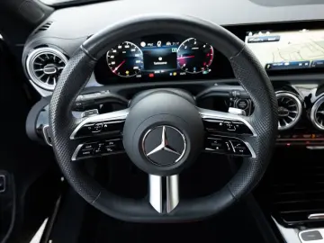 MERCEDES-BENZ CLA 220 d Coupé AMG-Sport Technik Night 18