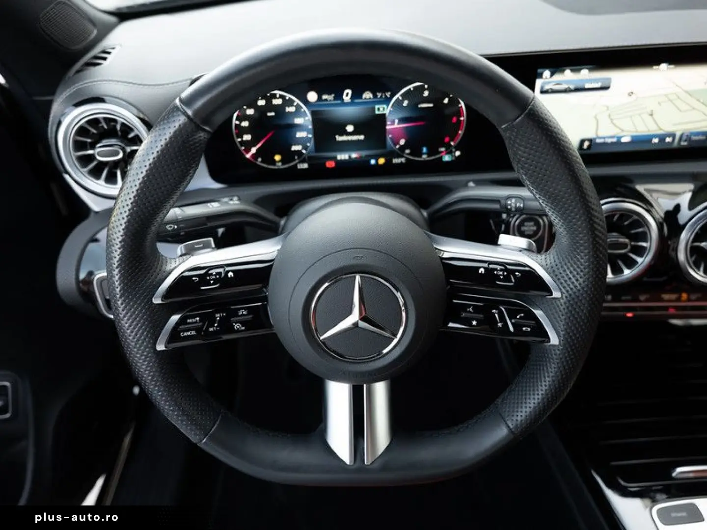 MERCEDES-BENZ CLA 220 d Coupé AMG-Sport Technik Night 18
