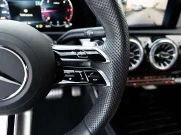 MERCEDES-BENZ CLA 220 d Coupé AMG-Sport Technik Night 18