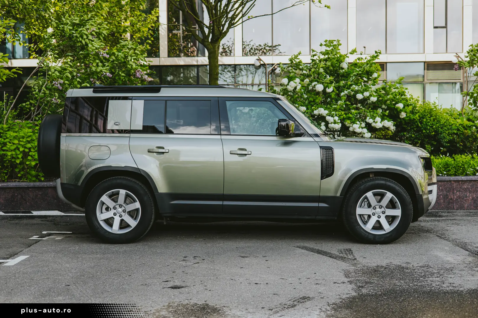 Land Rover Defender 110 D300 SE