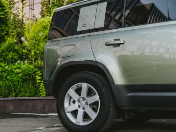 Land Rover Defender 110 D300 SE