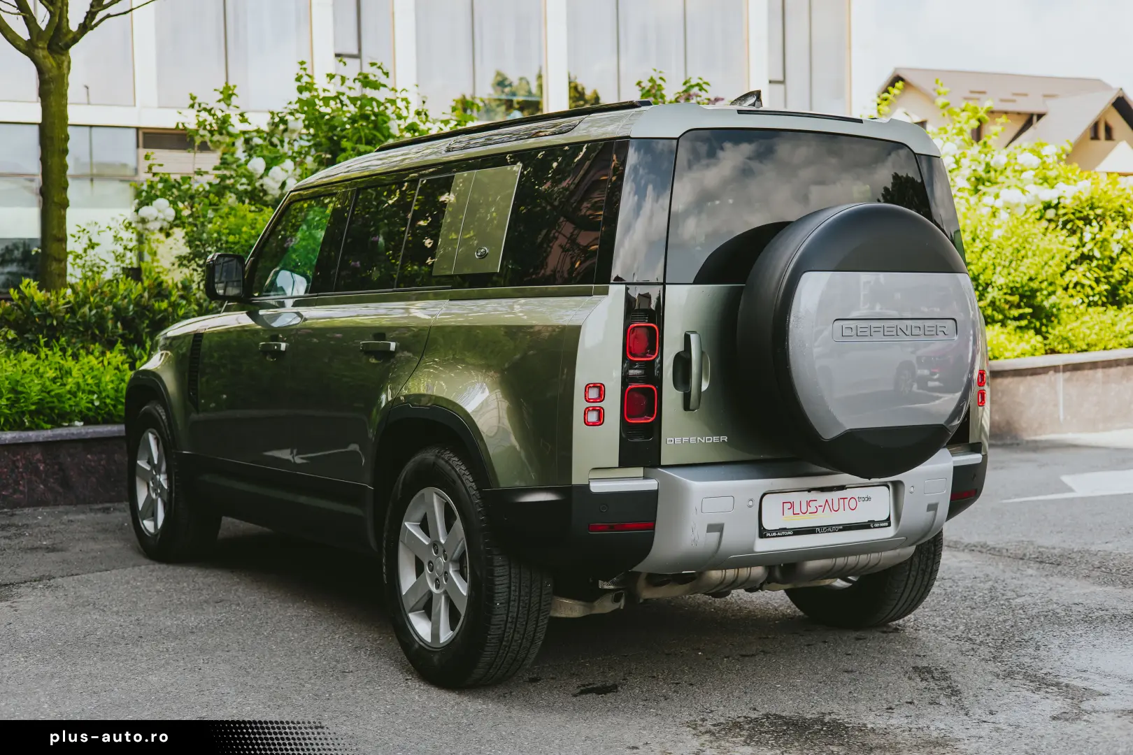 Land Rover Defender 110 D300 SE