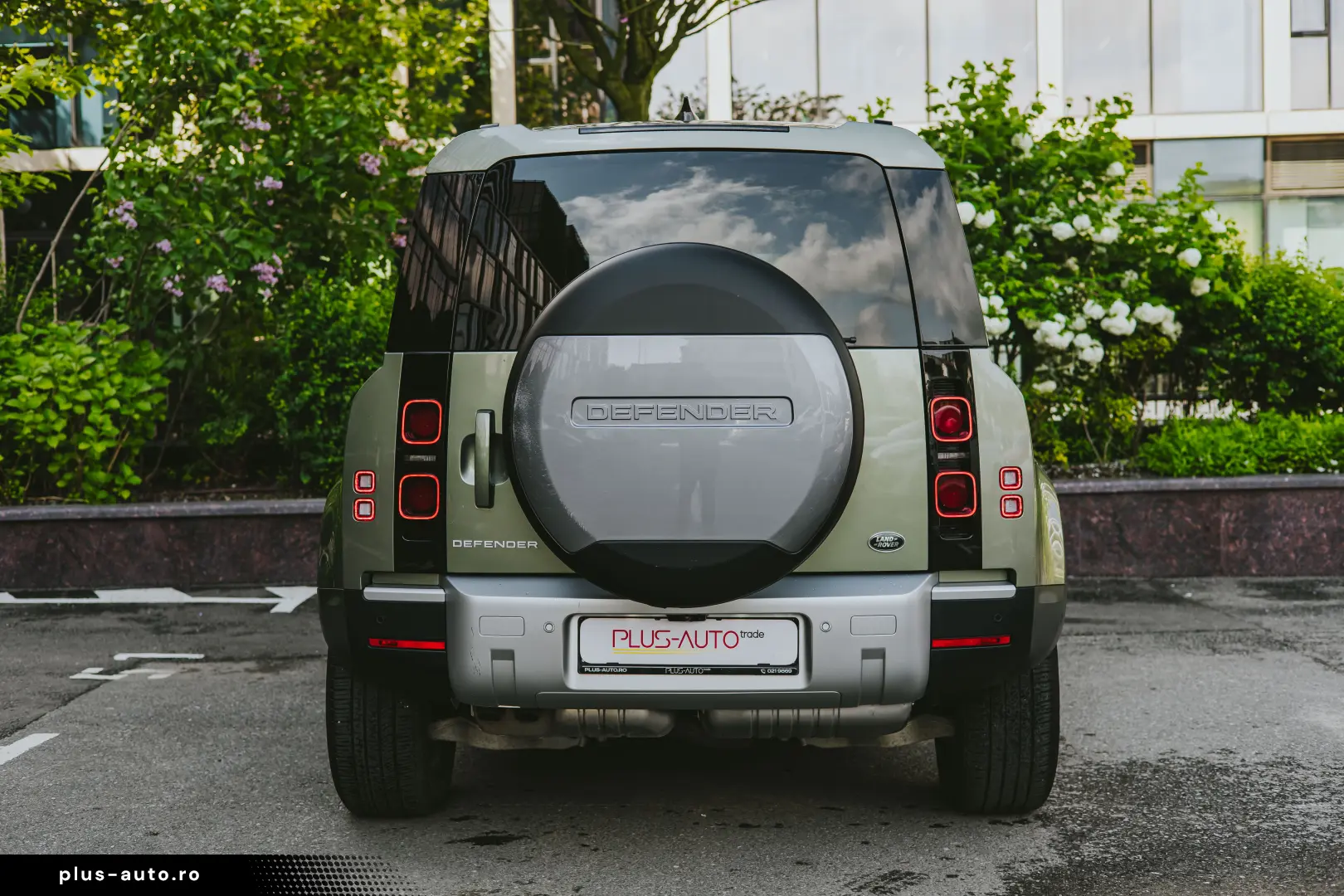 Land Rover Defender 110 D300 SE