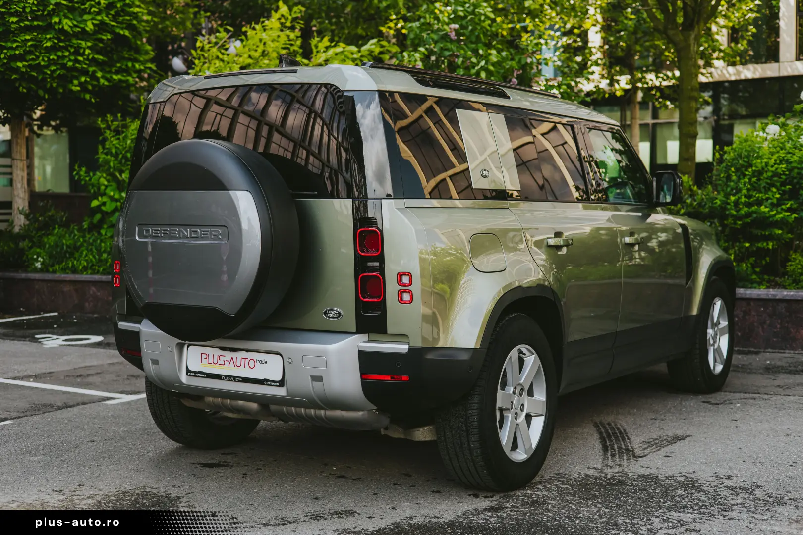 Land Rover Defender 110 D300 SE