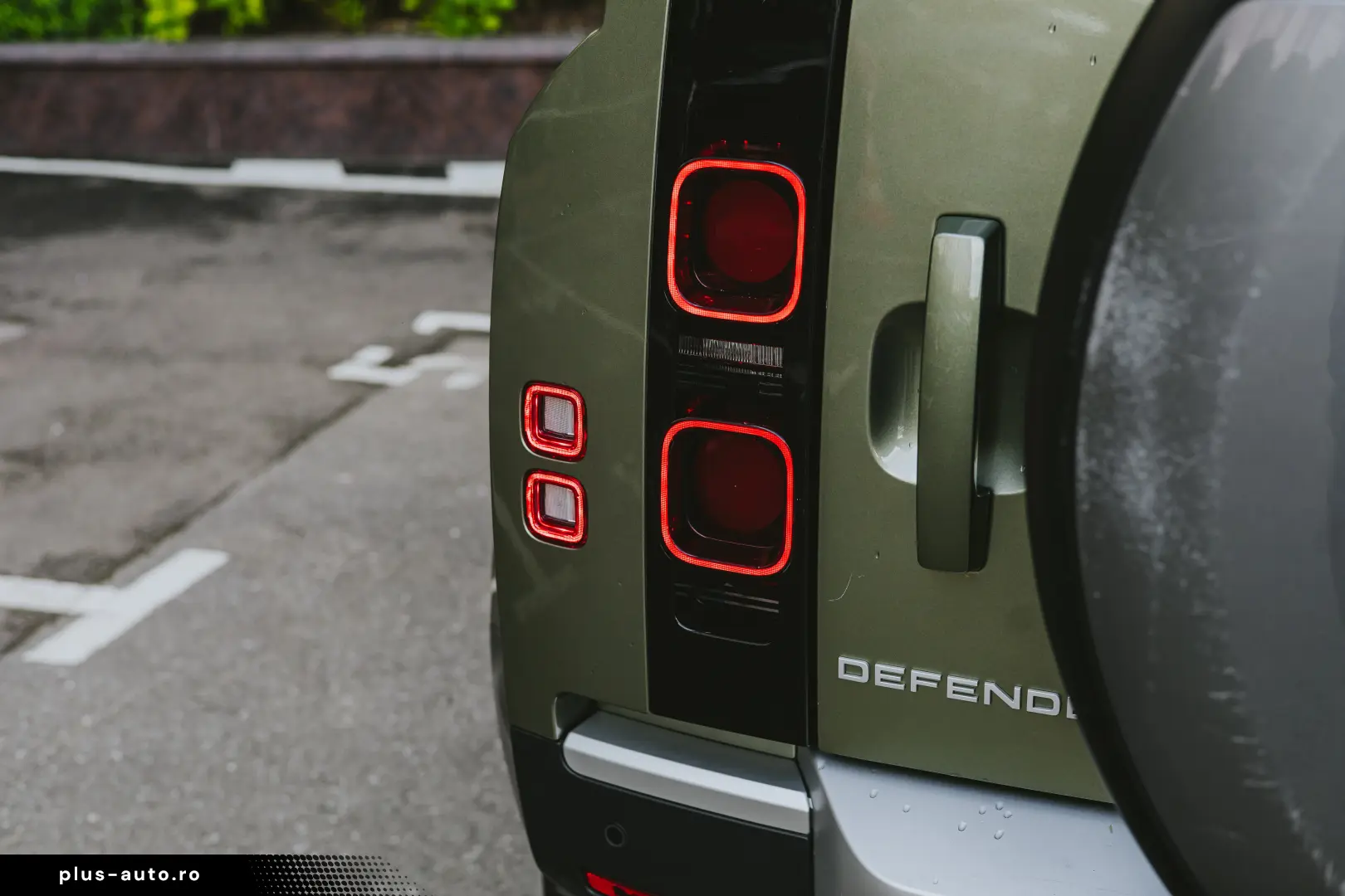 Land Rover Defender 110 D300 SE