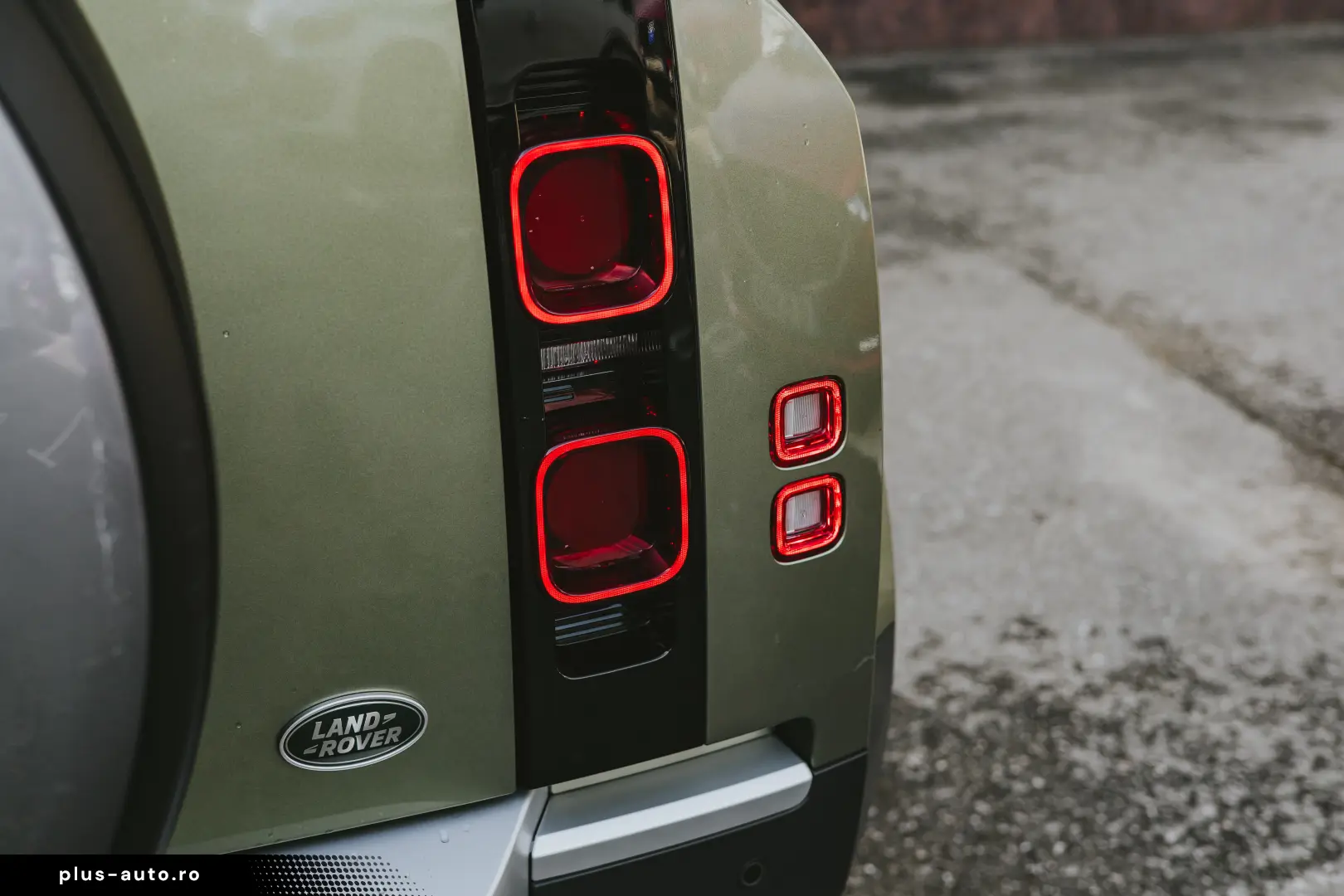 Land Rover Defender 110 D300 SE