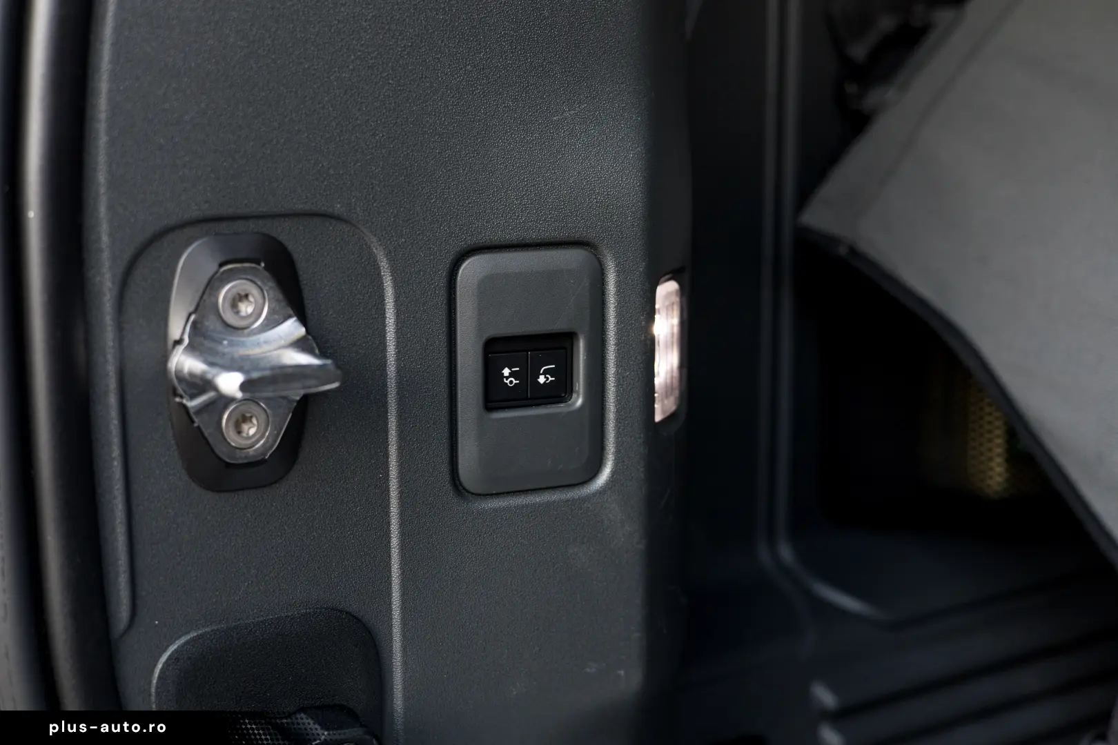Land Rover Defender 110 D300 SE