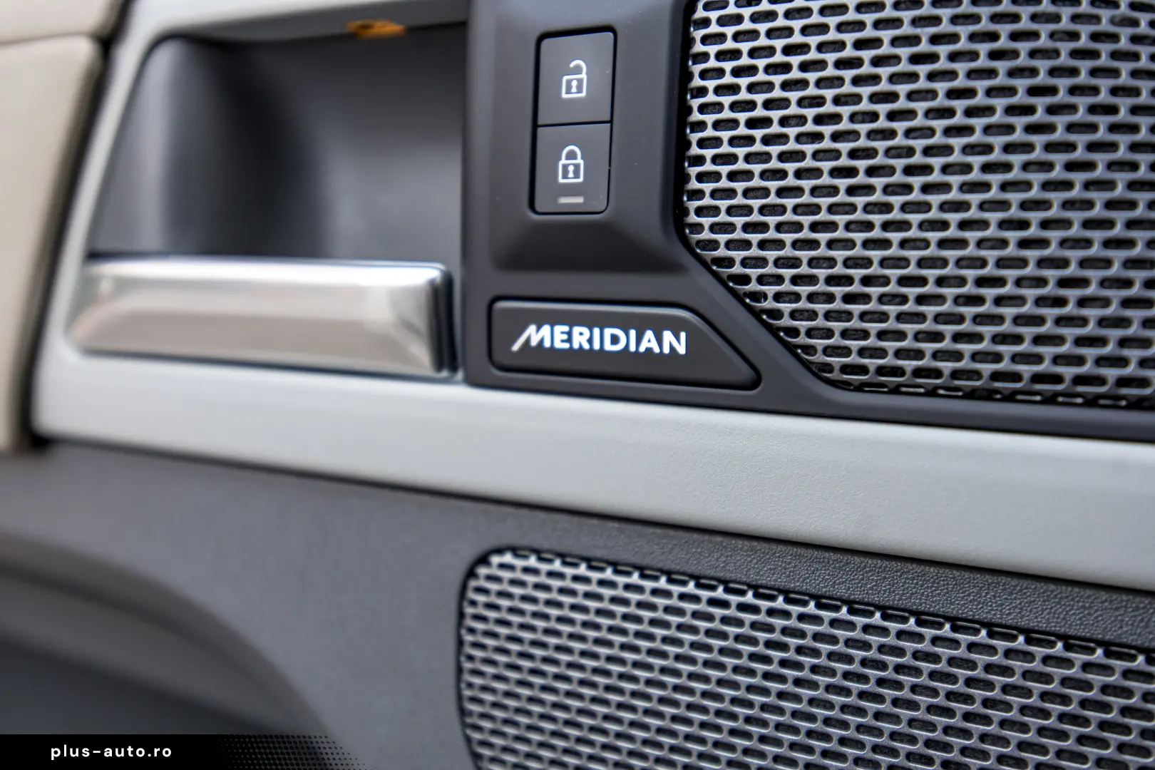 Land Rover Defender 110 D300 SE