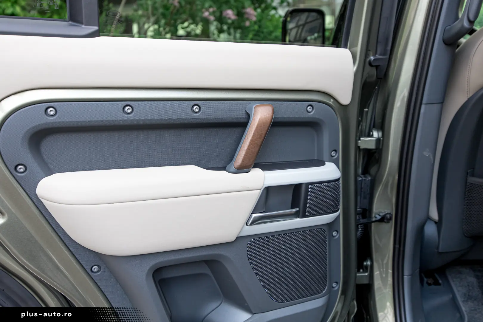 Land Rover Defender 110 D300 SE