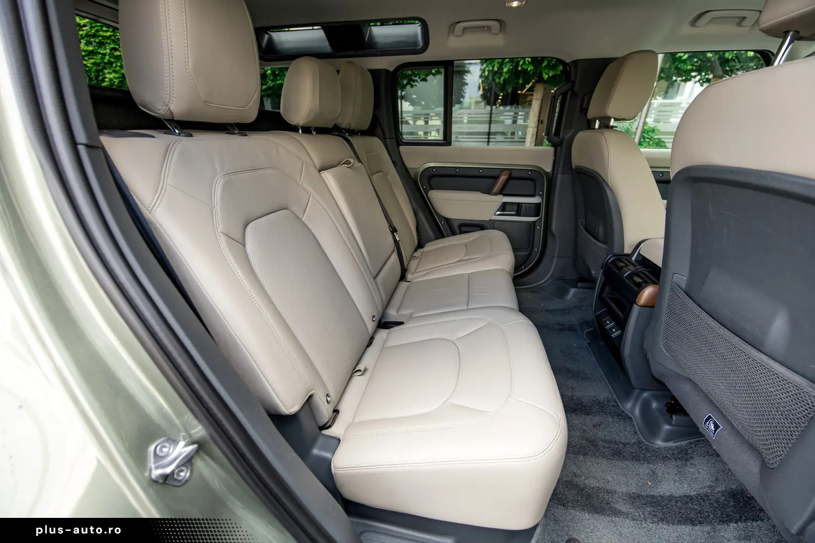 Land Rover Defender 110 D300 SE