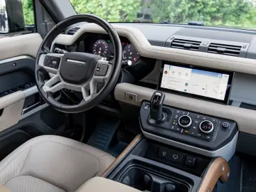 Land Rover Defender 110 D300 SE