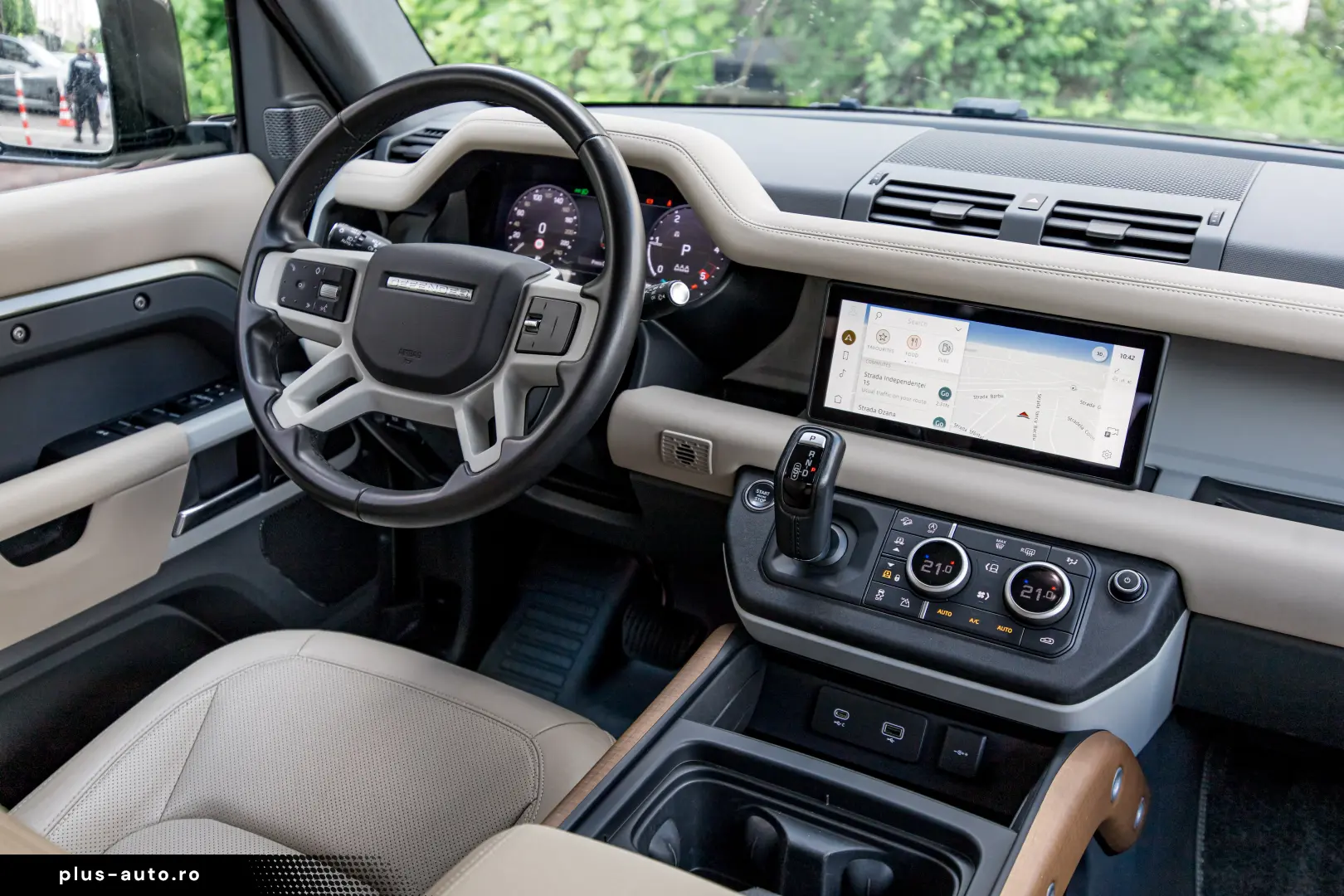 Land Rover Defender 110 D300 SE