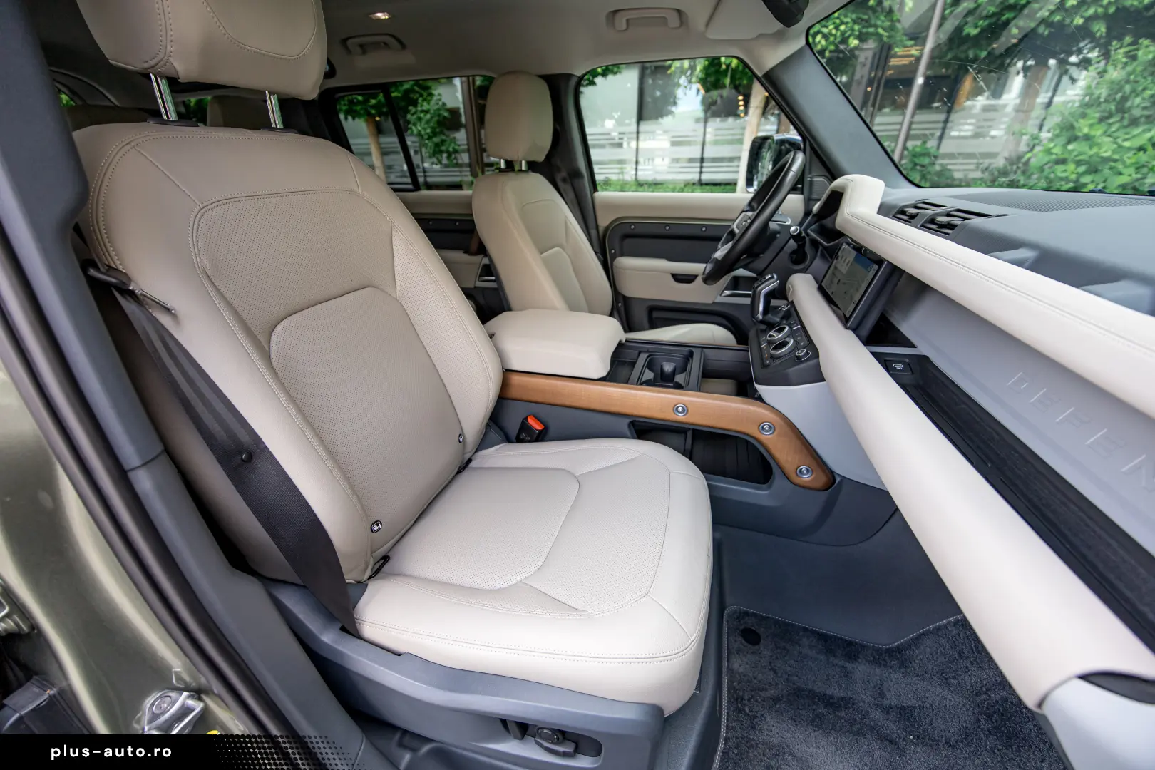 Land Rover Defender 110 D300 SE