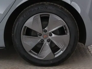 CUPRA Born 58 2024   Automatik  Scheckheft