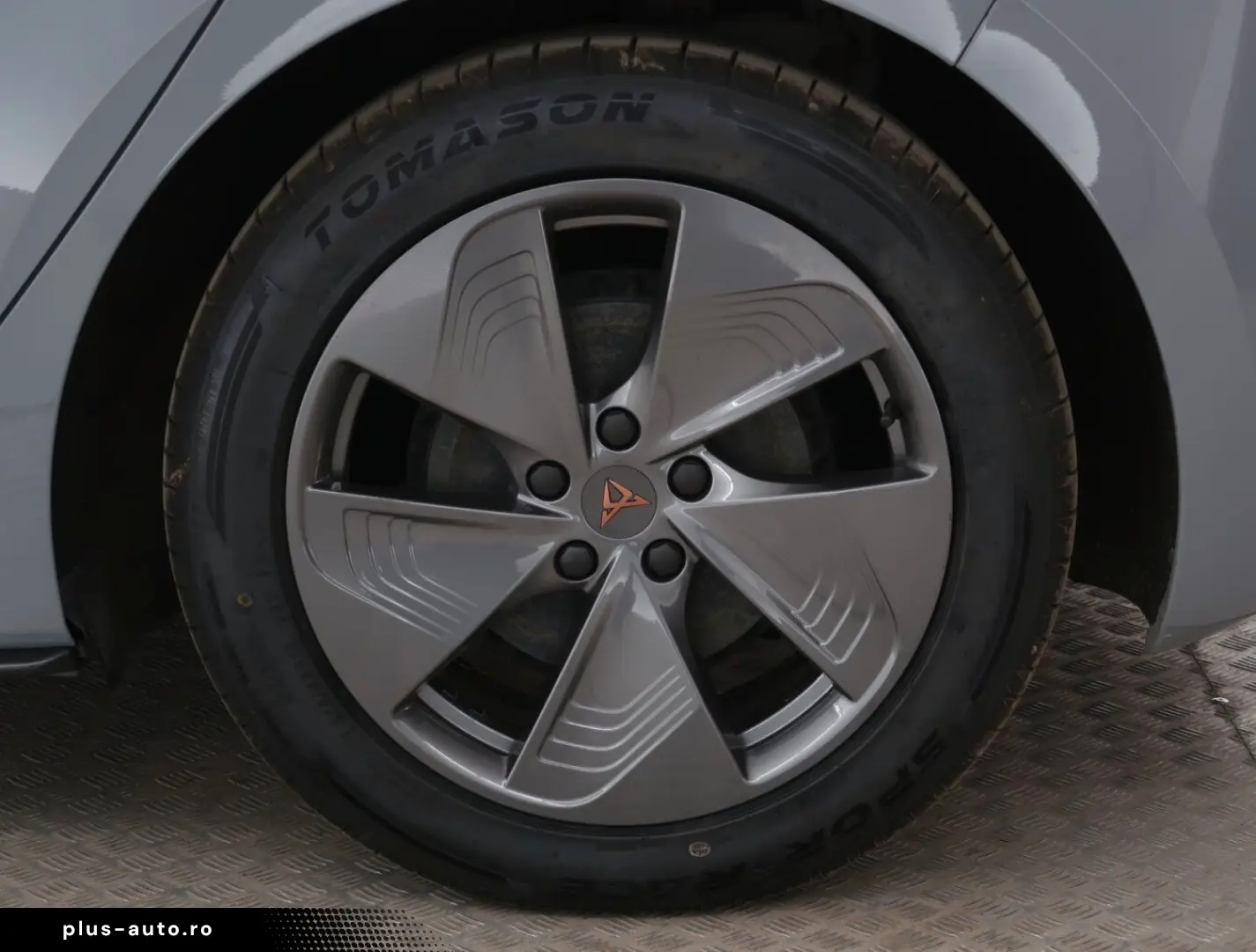 CUPRA Born 58 2024   Automatik  Scheckheft