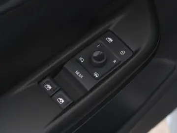 CUPRA Born 58 2024   Automatik  Scheckheft