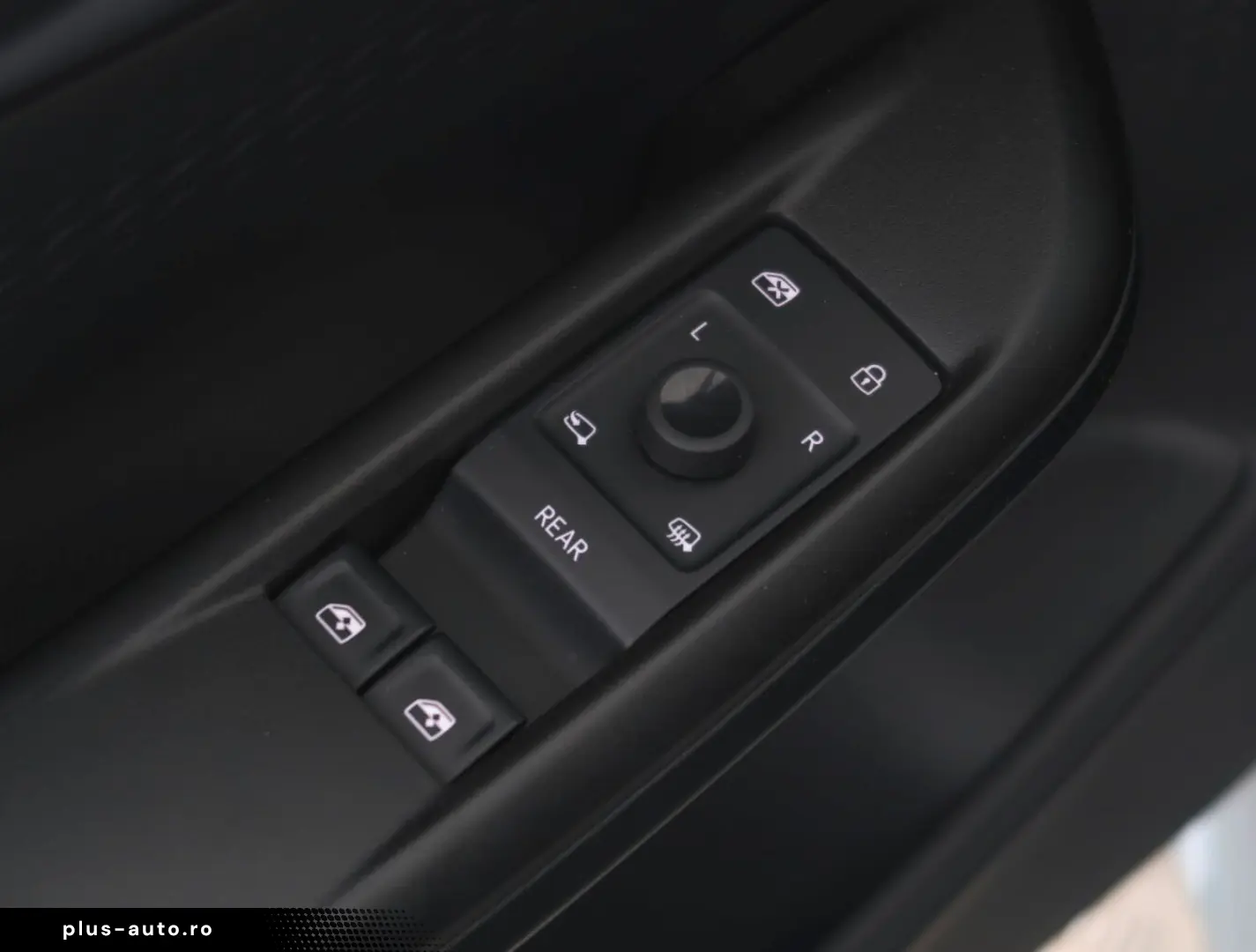 CUPRA Born 58 2024   Automatik  Scheckheft