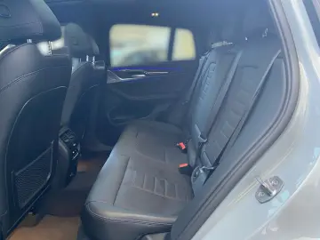 BMW X4 M40i Pano LC Prof. DA Prof PA 21´´ H K LRH DA