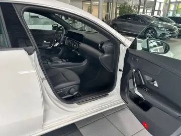 MERCEDES-BENZ CLA 180 d Coupe