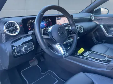MERCEDES-BENZ CLA 180 d PROGRESSIVE ADV KEYLESS LED AMBIENTE