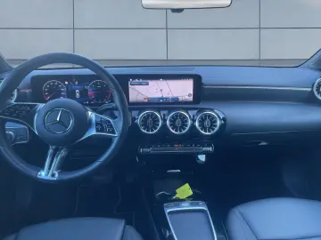 MERCEDES-BENZ CLA 180 d PROGRESSIVE ADV KEYLESS LED AMBIENTE