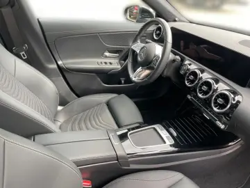 MERCEDES-BENZ CLA 200 d Coupe Mbeam 360