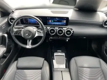 MERCEDES-BENZ CLA 200 d Coupe Mbeam 360
