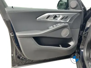 BMW XM 50e M Sport 23  AHK Massage Sitzbelüft. H&K