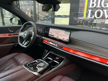 BMW 740d xDrive M Sport PA Prof SkyLounge Massag.