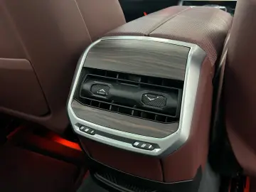 BMW 740d xDrive M Sport PA Prof SkyLounge Massag.